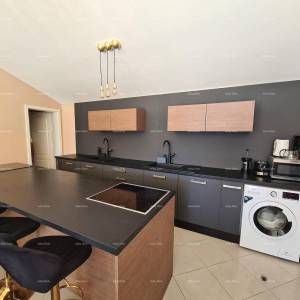 Na prodaju kuća s bazenom – Valtura