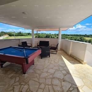 Na prodaju kuća s bazenom – Valtura