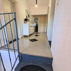 Na prodaju kuća s bazenom – Valtura