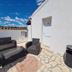 Na prodaju kuća s bazenom – Valtura