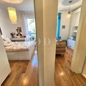 Njivice, apartman u prizemlju blizu plaže