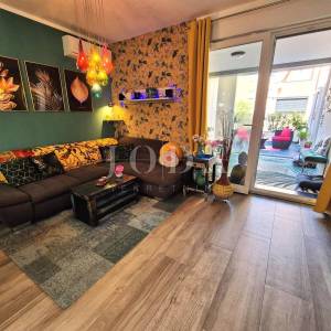 Njivice, apartman u prizemlju blizu plaže