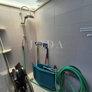 Njivice, apartman u prizemlju blizu plaže