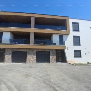 Novi, moderan i namješten stan s dva parkirna mjesta na odličnoj lokaciji, Pula!