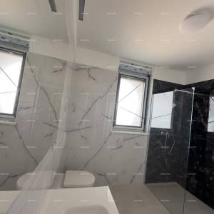 Novi, moderan i namješten stan s dva parkirna mjesta na odličnoj lokaciji, Pula!