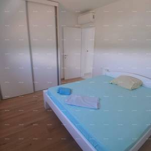 Novi, moderan i namješten stan s dva parkirna mjesta na odličnoj lokaciji, Pula!