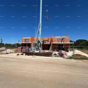 Novi projekt, Barbariga! Stan u prizemlju s vrtom i parkingom,  500 m od mora