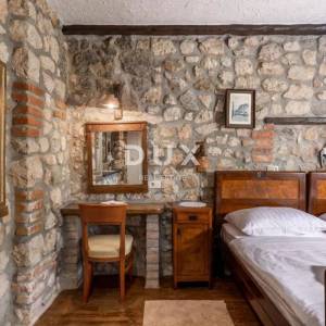 NOVI VINODOL, DRIVENIK - Kamena vila vrhunskog komfora u mirnoj oazi, 230m2