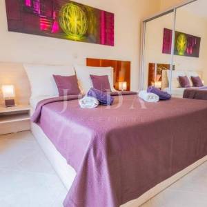 NOVI VINODOLSKI, kuća sa tri stambene jedinice