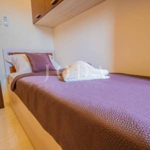 NOVI VINODOLSKI, kuća sa tri stambene jedinice