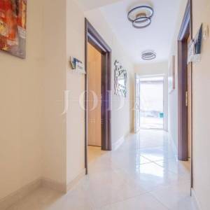 NOVI VINODOLSKI, kuća sa tri stambene jedinice