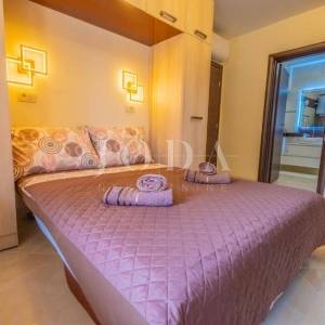 NOVI VINODOLSKI, kuća sa tri stambene jedinice