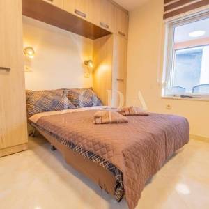 NOVI VINODOLSKI, kuća sa tri stambene jedinice