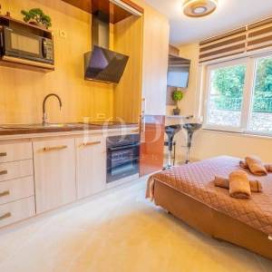 NOVI VINODOLSKI, kuća sa tri stambene jedinice