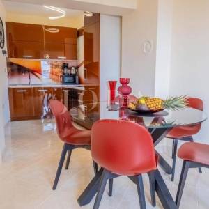 NOVI VINODOLSKI, kuća sa tri stambene jedinice