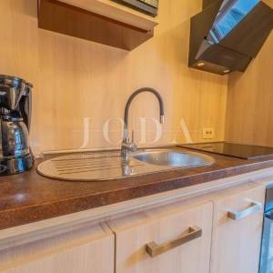 NOVI VINODOLSKI, kuća sa tri stambene jedinice