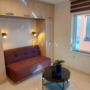 NOVI VINODOLSKI, kuća sa tri stambene jedinice