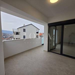 NOVI VINODOLSKI, novogradnja stan na prvom katu