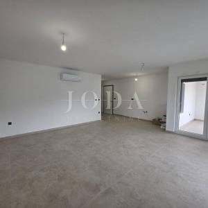 NOVI VINODOLSKI, novogradnja stan na prvom katu