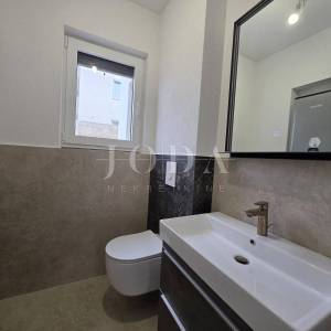 NOVI VINODOLSKI, novogradnja stan na prvom katu