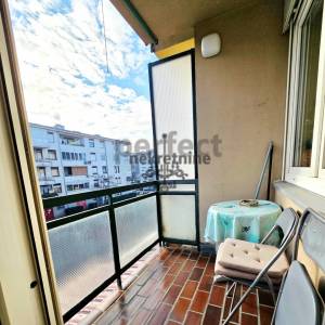 Novi Zagreb-Lanište, 2-sobni stan 50m2, svi sadržaji u blizini, 2.kat