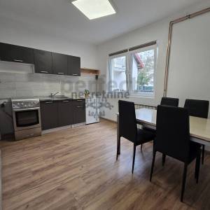 Novo Brestje, Branimirova, 1-soban stan 40m2, prizemlje