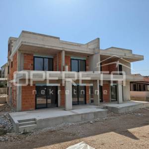 Novogradnja, 50m od mora, Jezera