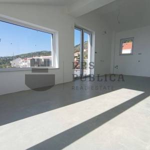 NOVOGRADNJA - MLINI - PROSTRANI PENTHOUSE