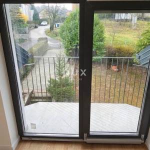 NOVOGRADNJA – MODERAN DVOSOBNI STAN S BALKONIMA I TAVANOM