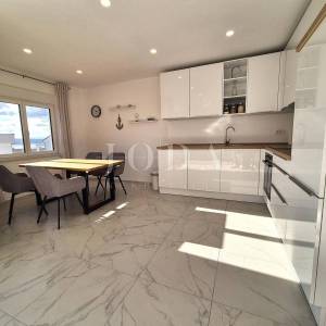 Novogradnja s pogledom na more