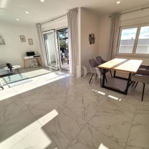 Novogradnja s pogledom na more