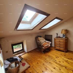 OBITELJSKA KUĆA, MUNTIĆ.  Udaljenost od centra grada Pule 8 km.