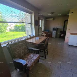 OBITELJSKA KUĆA, MUNTIĆ.  Udaljenost od centra grada Pule 8 km.