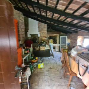 OBITELJSKA KUĆA, MUNTIĆ.  Udaljenost od centra grada Pule 8 km.