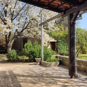 OBITELJSKA KUĆA, MUNTIĆ.  Udaljenost od centra grada Pule 8 km.