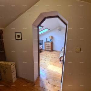 OBITELJSKA KUĆA, MUNTIĆ.  Udaljenost od centra grada Pule 8 km.