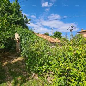 OBITELJSKA KUĆA, MUNTIĆ.  Udaljenost od centra grada Pule 8 km.