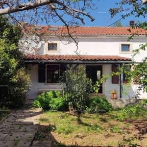 OBITELJSKA KUĆA, MUNTIĆ.  Udaljenost od centra grada Pule 8 km.