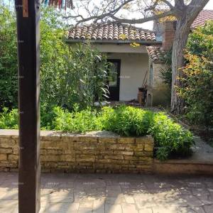 OBITELJSKA KUĆA, MUNTIĆ.  Udaljenost od centra grada Pule 8 km.