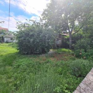 OBITELJSKA KUĆA, MUNTIĆ.  Udaljenost od centra grada Pule 8 km.