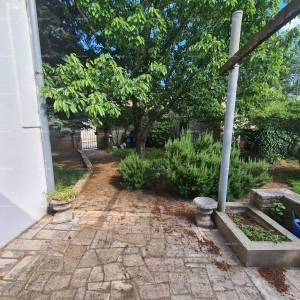 OBITELJSKA KUĆA, MUNTIĆ.  Udaljenost od centra grada Pule 8 km.