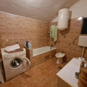 OBITELJSKA KUĆA, MUNTIĆ.  Udaljenost od centra grada Pule 8 km.