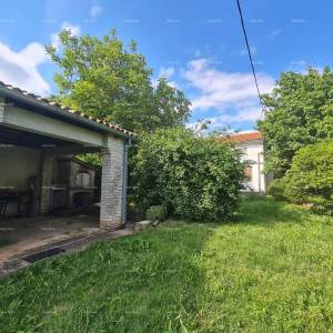 OBITELJSKA KUĆA, MUNTIĆ.  Udaljenost od centra grada Pule 8 km.