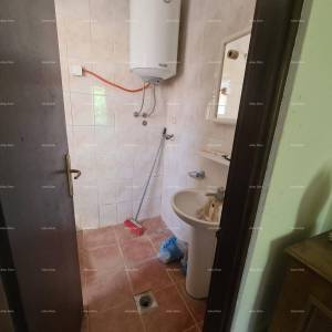 OBITELJSKA KUĆA, MUNTIĆ.  Udaljenost od centra grada Pule 8 km.