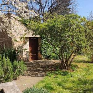 OBITELJSKA KUĆA, MUNTIĆ.  Udaljenost od centra grada Pule 8 km.