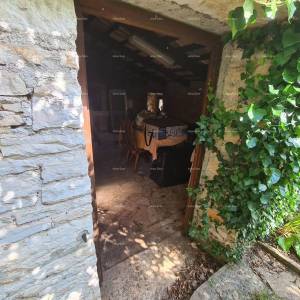 OBITELJSKA KUĆA, MUNTIĆ.  Udaljenost od centra grada Pule 8 km.