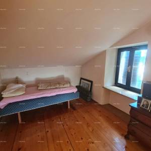 OBITELJSKA KUĆA, MUNTIĆ.  Udaljenost od centra grada Pule 8 km.