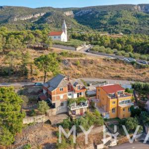 Obiteljski stan sa pogledom na more u Jelsi