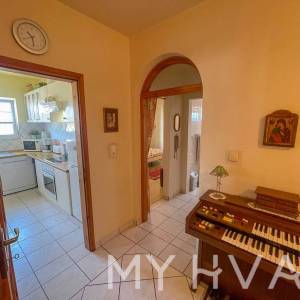 Obiteljski stan sa pogledom na more u Jelsi