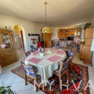 Obiteljski stan sa pogledom na more u Jelsi